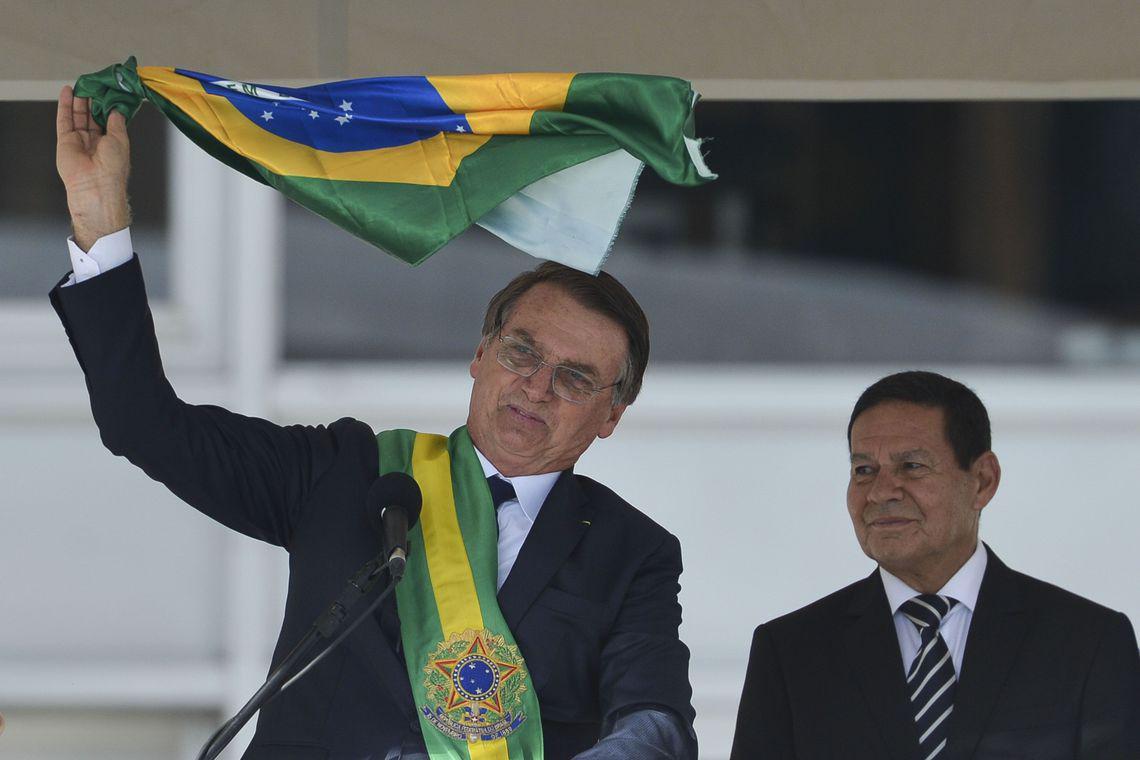 Bolsonaro defende classificar...