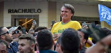 Bolsonaro recebe delegado que investiga atentado à faca
