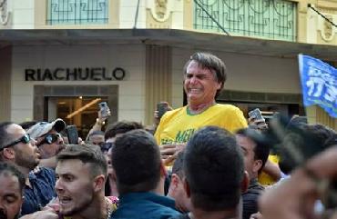 Bolsonaro recebe delegado que investiga atentado à faca